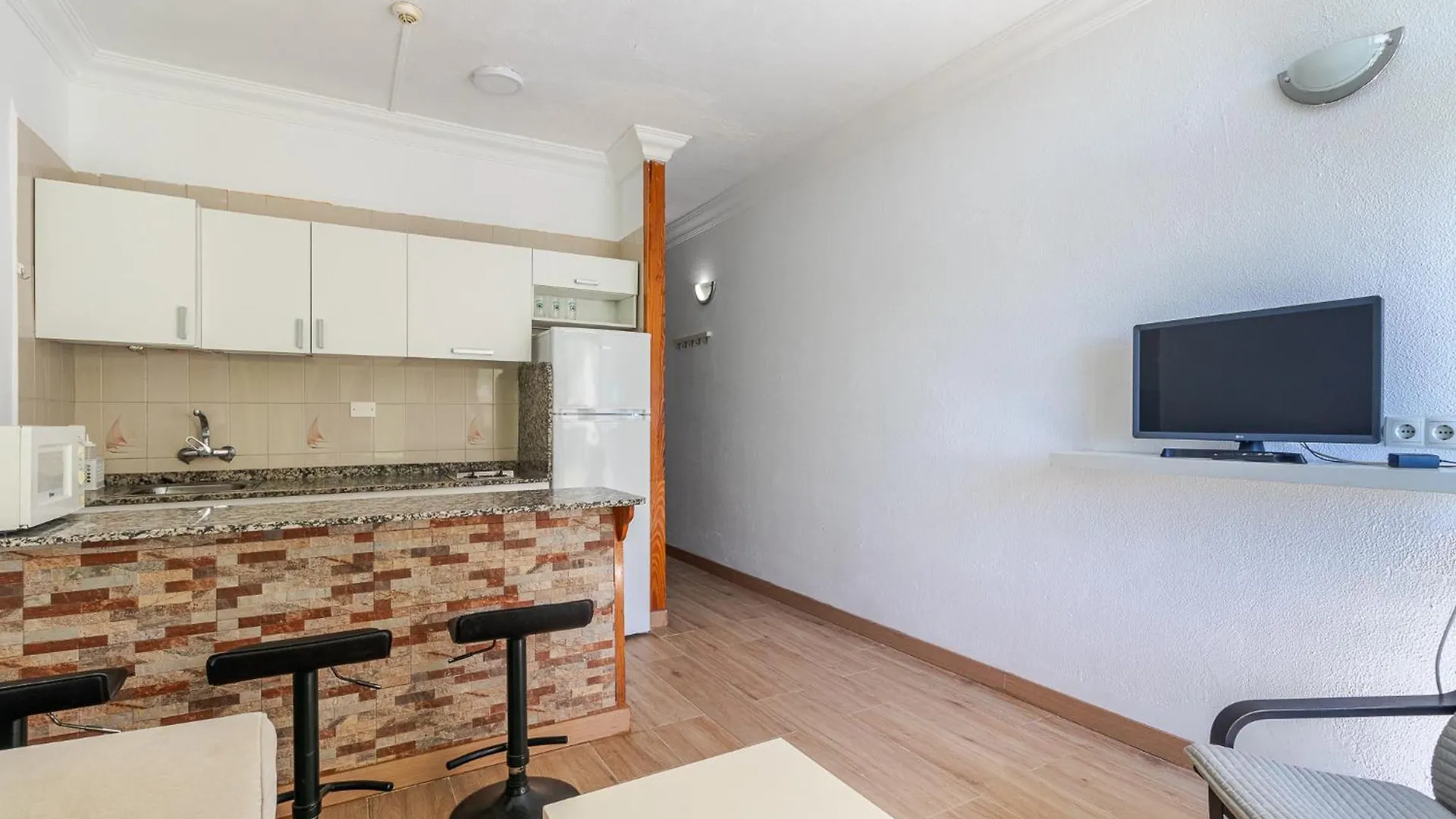 Flatguest Dunas - Balcony - Swimming Pool San Bartolome de Tirajana
